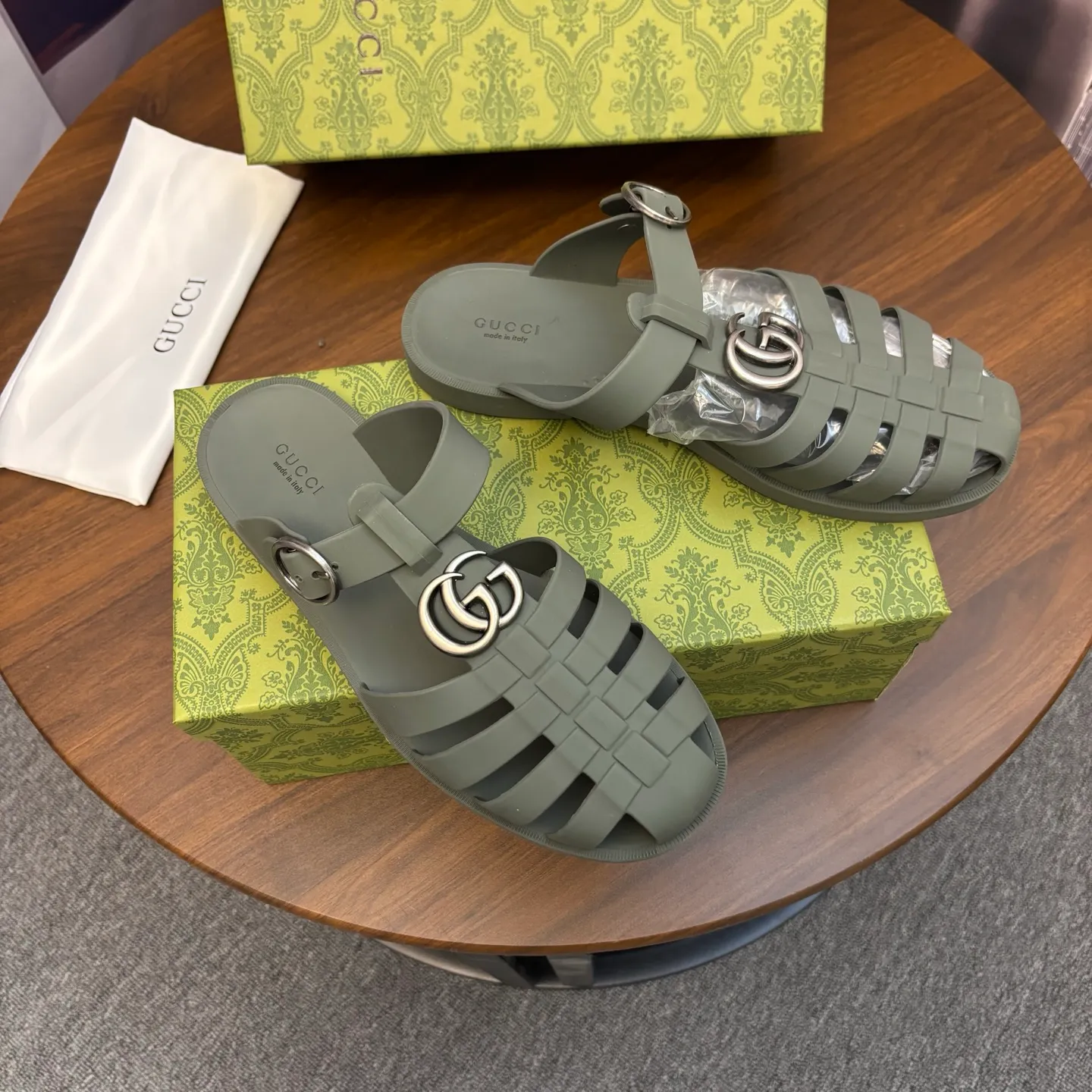 Men's shoes 260💰 [Gucci] Counter quality, top-quality original goods, real photos! Original TPU material, fine workmanship, comfortable; genuine 1:1 replica Size: 38 ~ 46